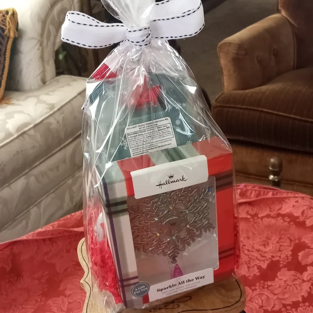 Ghirardelli Hot Cocoa & Candy Canes Gift Set ~ Free Shipping! ☆ NWT